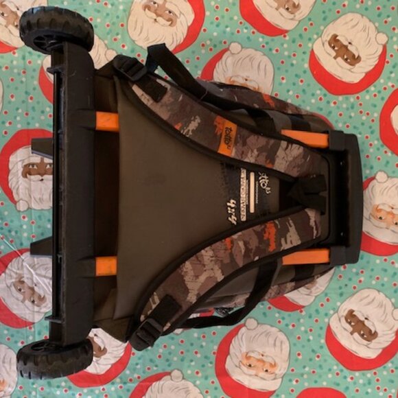 Very Cool TOTTO 4 X 4 Camo Backpack, with wheels and extending handle - Picture 16 of 16